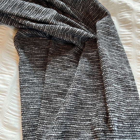 Lululemon infinity scarf - Picture 4 of 7